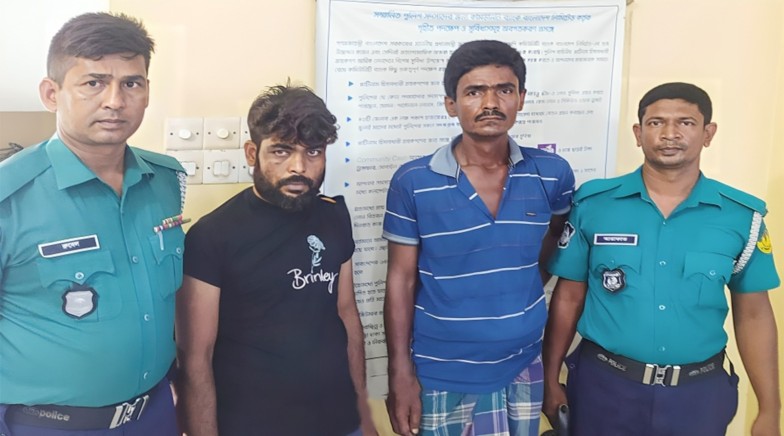 আরএমপির পবা থানার অভিযানে চোরাই অটোরিকশাসহ দুই চোর গ্রেপ্তার