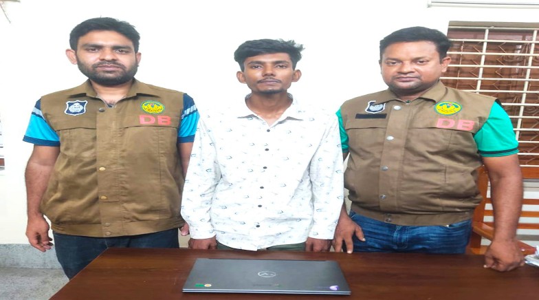 রাজশাহী মহানগরীতে ছিনতাইয়ের ঘটনায় ল্যাপটপসহ এক আসামিকে গ্রেপ্তার করেছে আরএমপি ডিবি